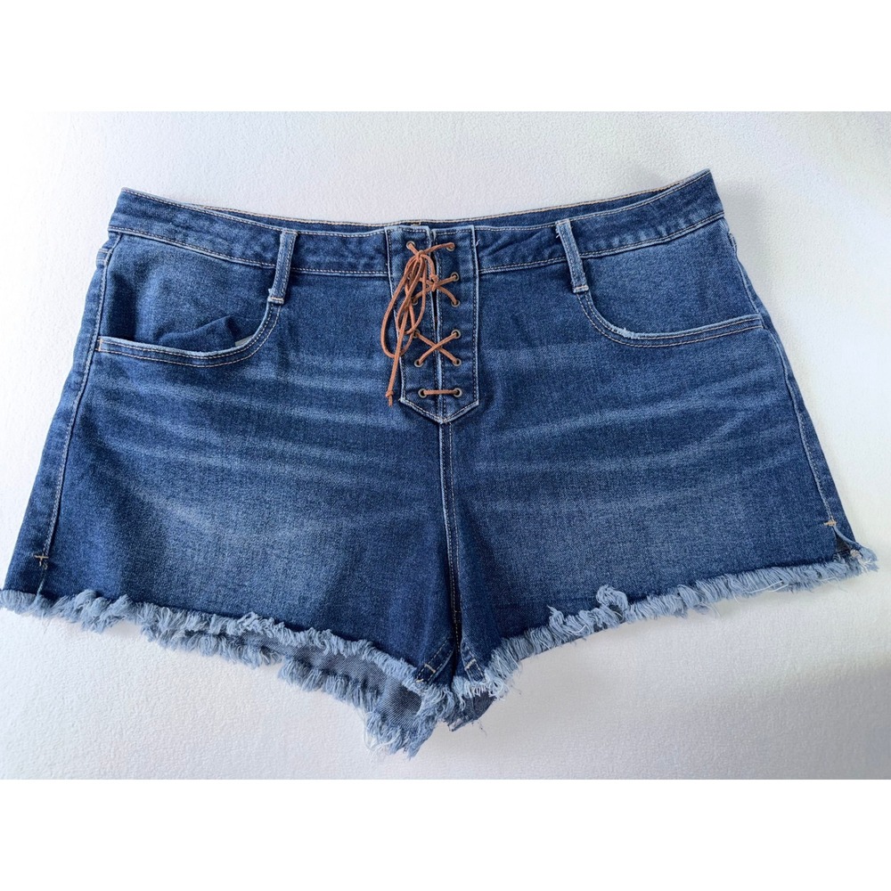 No Boundaries Women Lace Up Front Denim Shorts Medium Wash Frayed Hem 3808